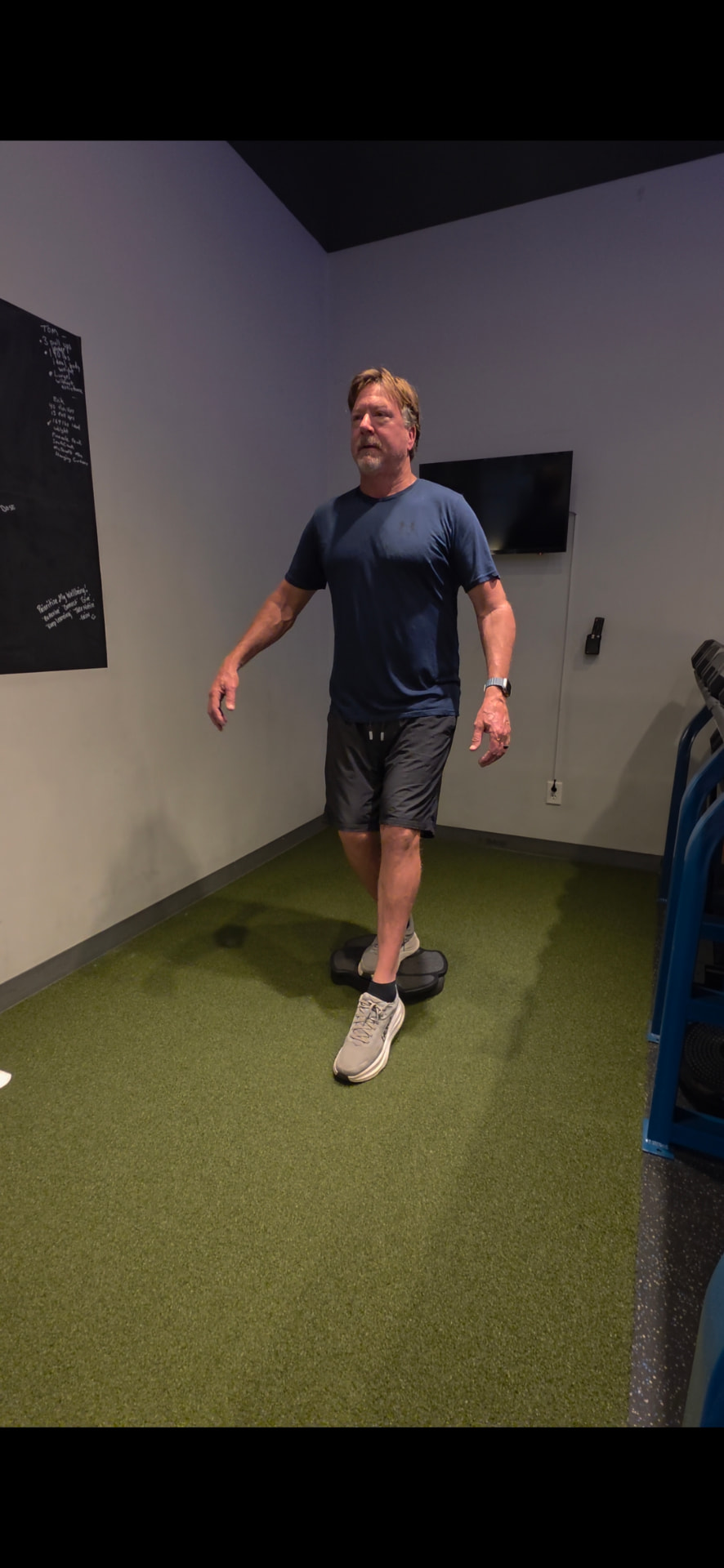 Member working on knee stability and single-leg balance at Everybitfit